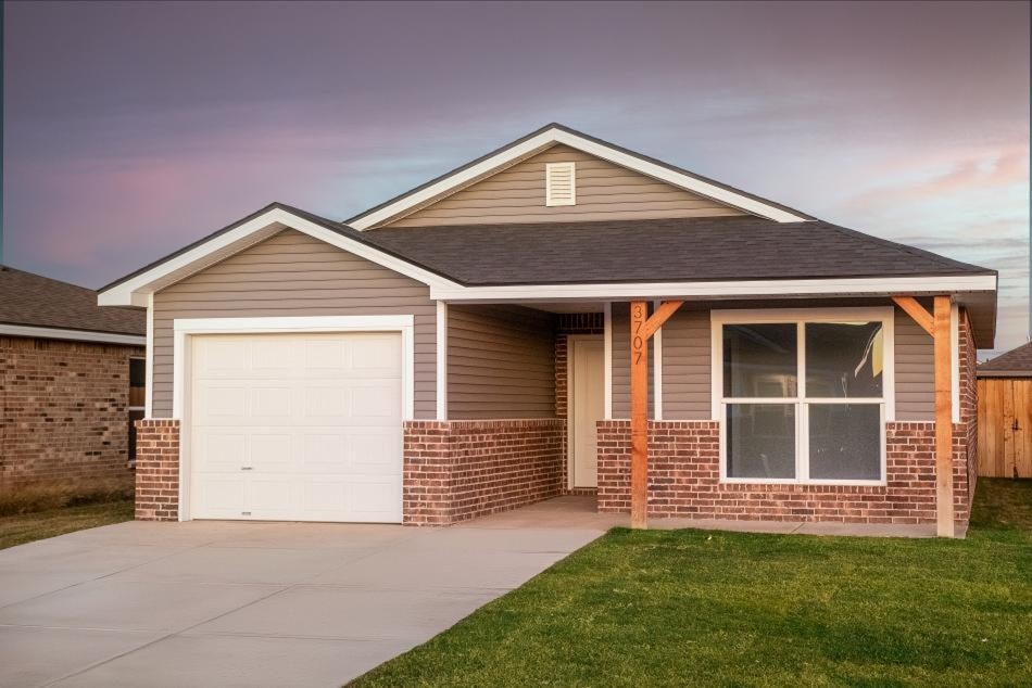 Affordable Comp Photo of a cottage floor plan by Betenbough Homes in Midland, Texas.